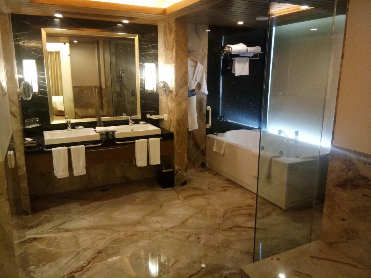 Radisson Blu Hotel, Nagpur Zewnętrze zdjęcie